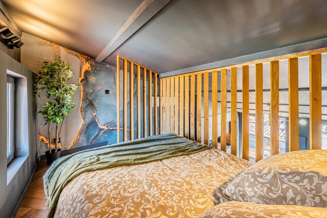 Loft En Ville - Duplex Terrasse Coeur Historique Avec Vue Degagee & Parking Souterrain Offert La Ciotat Exterior photo