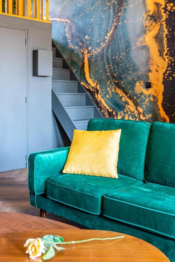 Loft En Ville - Duplex Terrasse Coeur Historique Avec Vue Degagee & Parking Souterrain Offert La Ciotat Exterior photo