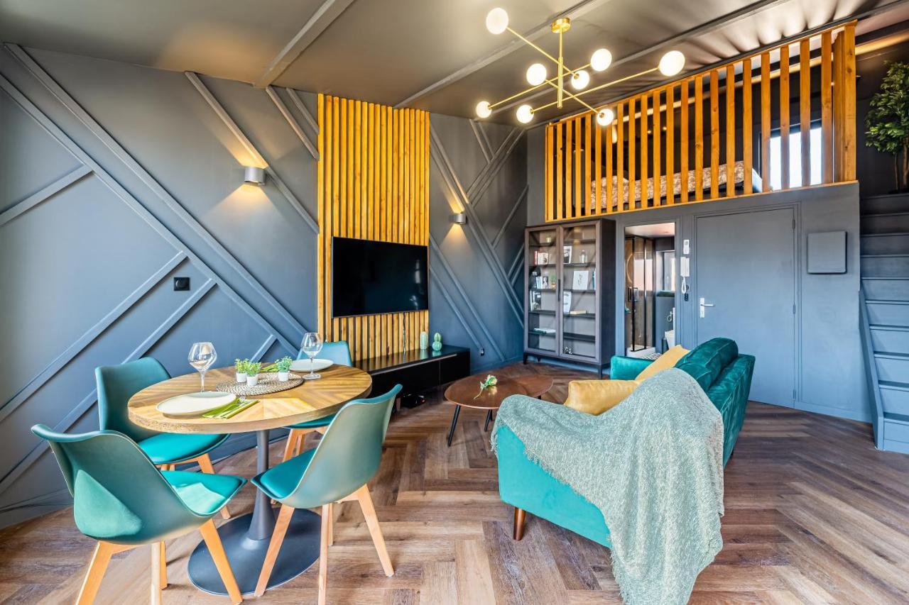 Loft En Ville - Duplex Terrasse Coeur Historique Avec Vue Degagee & Parking Souterrain Offert La Ciotat Exterior photo