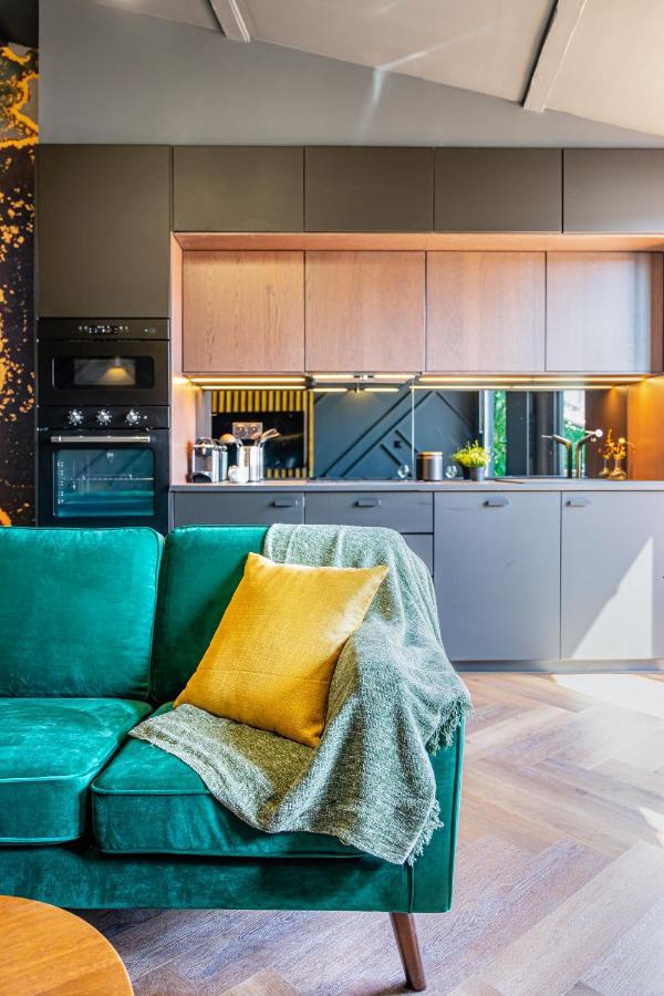 Loft En Ville - Duplex Terrasse Coeur Historique Avec Vue Degagee & Parking Souterrain Offert La Ciotat Exterior photo